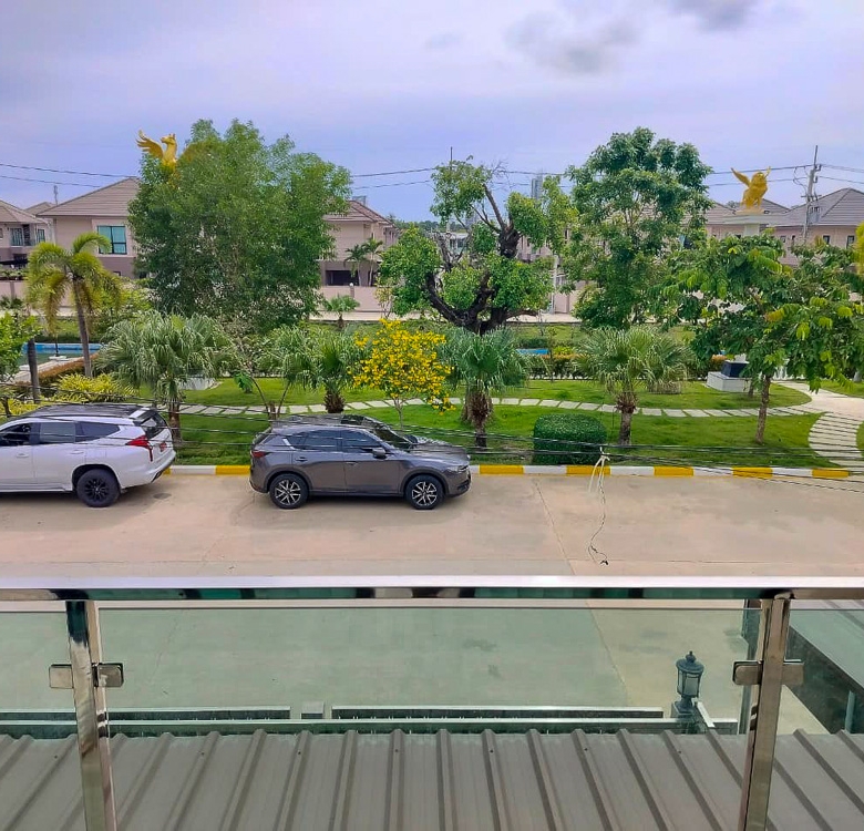EP0051 | 3-BR Family Villa for Sale in Huay Yai, Pattaya