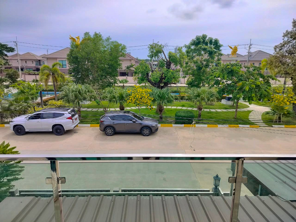 EP0051 | 3-BR Family Villa for Sale in Huay Yai, Pattaya