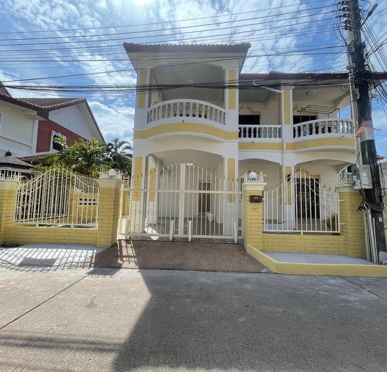 EP0017 | 3-BR Villa for Sale in East Pattaya – 5 Mins to the Beach