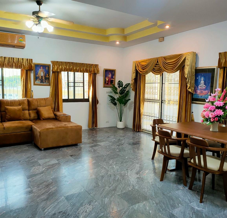 EP0017 | 3-BR Villa for Sale in East Pattaya – 5 Mins to the Beach