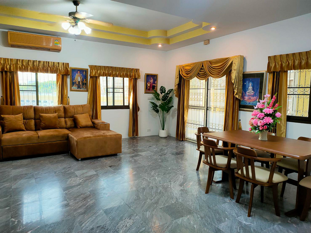 EP0017 | 3-BR Villa for Sale in East Pattaya – 5 Mins to the Beach