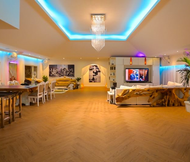 EP0048 | Grand 4-BR Luxury Estate for Sale in Thepprasit