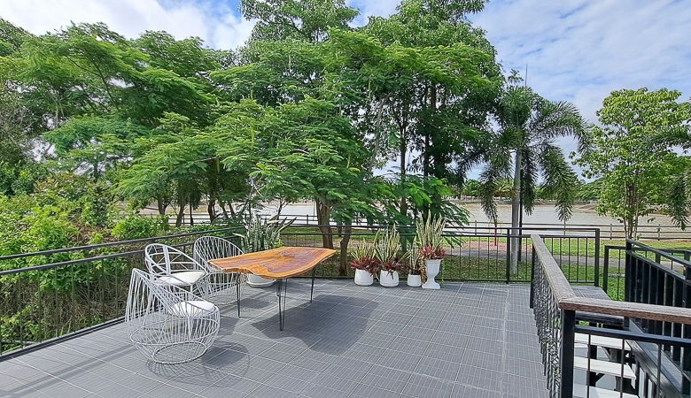 EP0035 | Grand 6-BR Executive Residence for Sale in Huay Yai