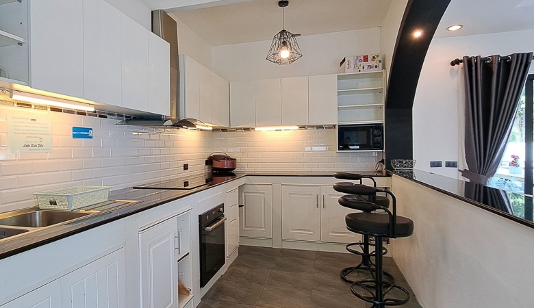 EP0035 | Grand 6-BR Executive Residence for Sale in Huay Yai