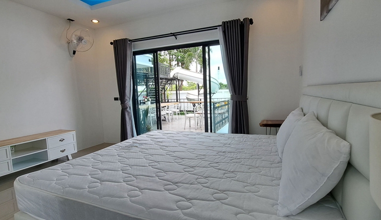 EP0035 | Grand 6-BR Executive Residence for Sale in Huay Yai