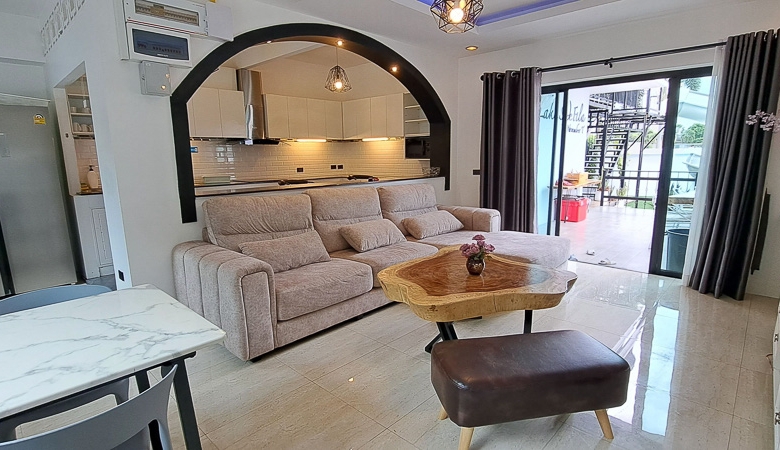 EP0035 | Grand 6-BR Executive Residence for Sale in Huay Yai