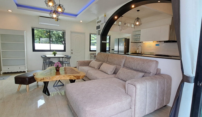 EP0035 | Grand 6-BR Executive Residence for Sale in Huay Yai