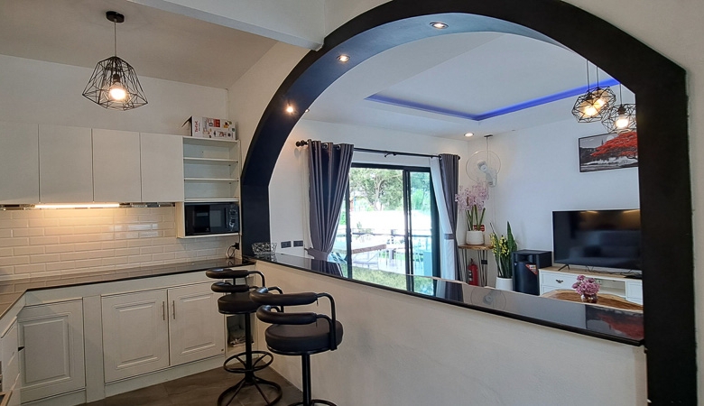 EP0035 | Grand 6-BR Executive Residence for Sale in Huay Yai