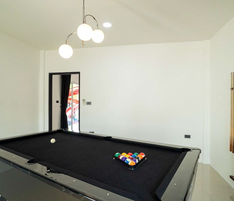 EP0036 | Grand 6-BR Luxury Villa for Sale in Huay Yai Pattaya