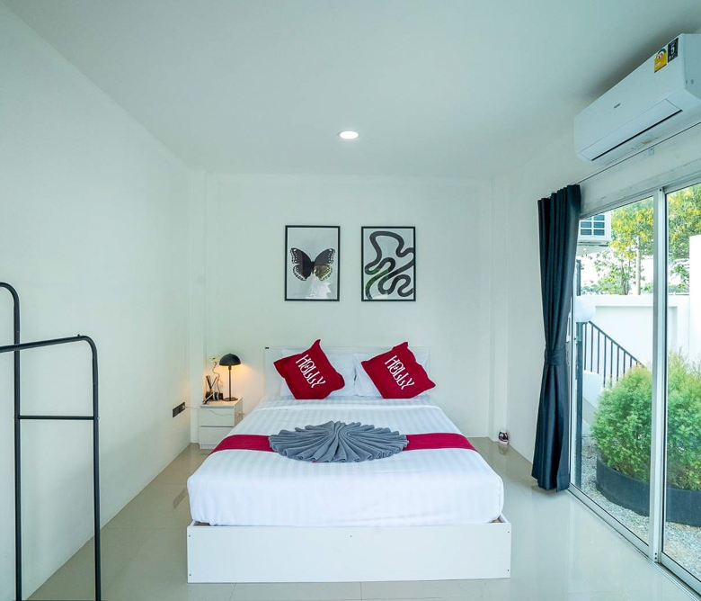 EP0036 | Grand 6-BR Luxury Villa for Sale in Huay Yai Pattaya