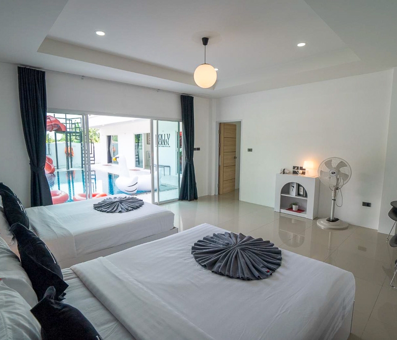 EP0036 | Grand 6-BR Luxury Villa for Sale in Huay Yai Pattaya