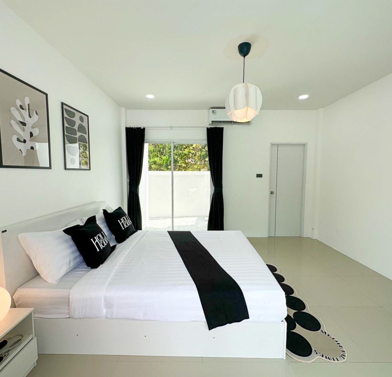 EP0036 | Grand 6-BR Luxury Villa for Sale in Huay Yai Pattaya