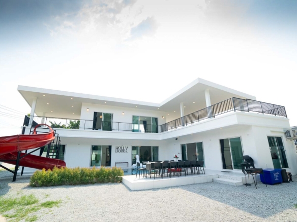 EP0036 | Grand 6-BR Luxury Villa for Sale in Huay Yai Pattaya