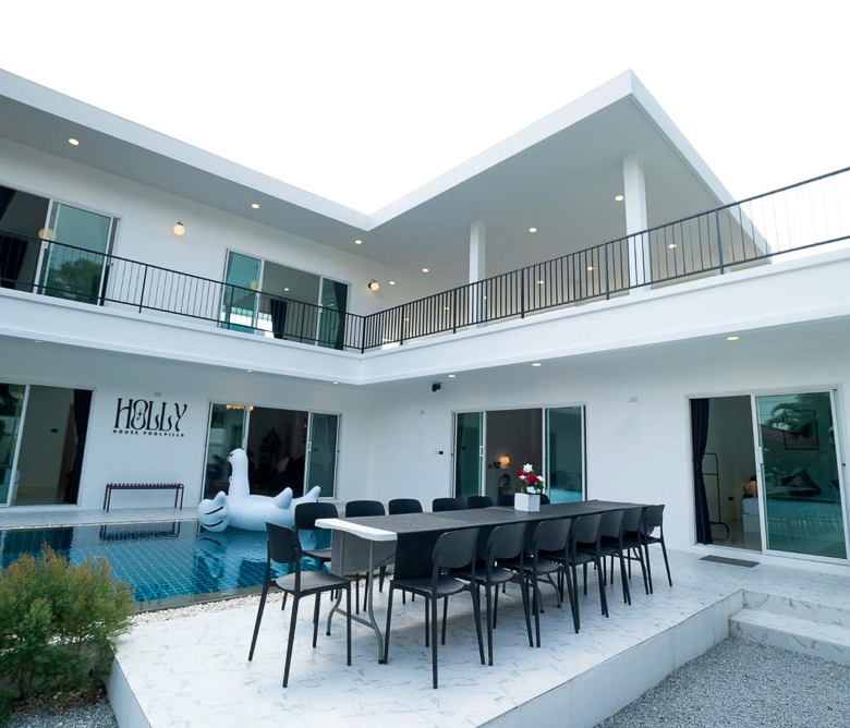 EP0036 | Grand 6-BR Luxury Villa for Sale in Huay Yai Pattaya