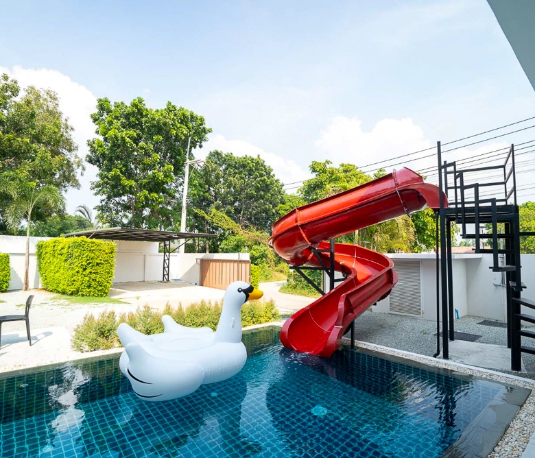 EP0036 | Grand 6-BR Luxury Villa for Sale in Huay Yai Pattaya
