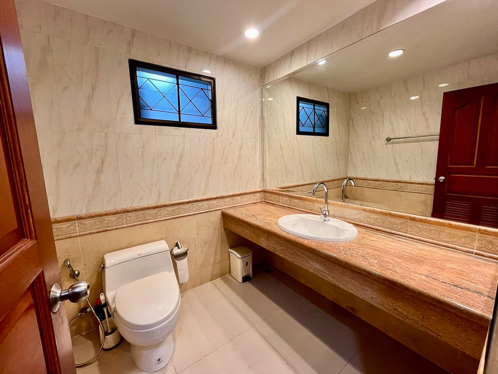 Grand Estate for Sale in East Pattaya-26 EP0032 | Grand Estate for Sale in East Pattaya – Only 4 Mins to Tara Pattana