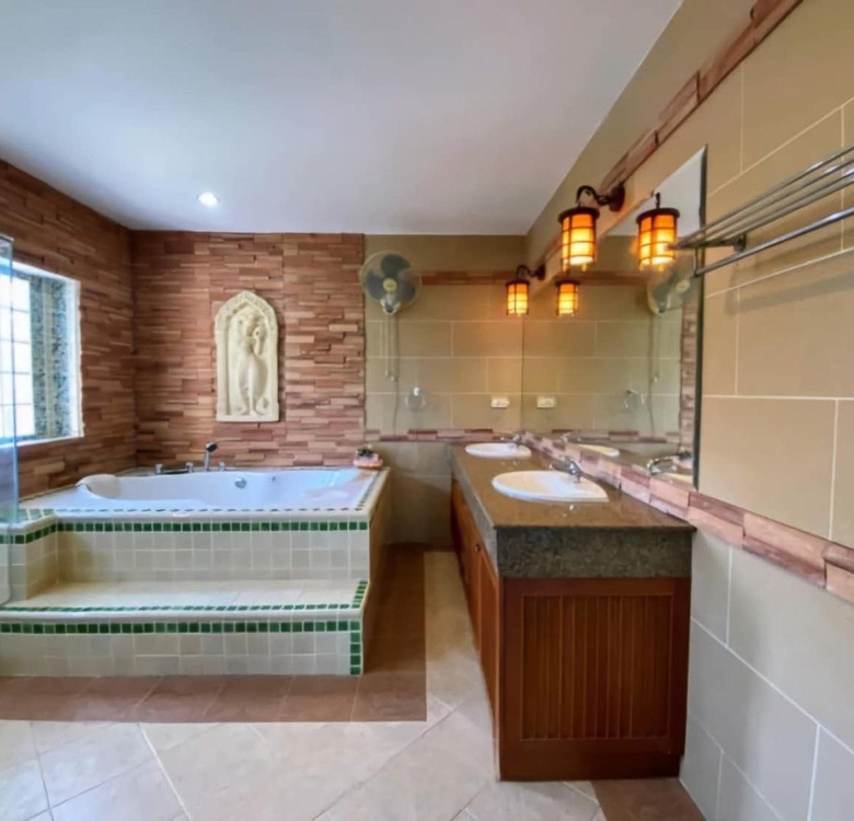 EP0031 | Grand Estate for Sale in Paradise Villa 2, East Pattaya