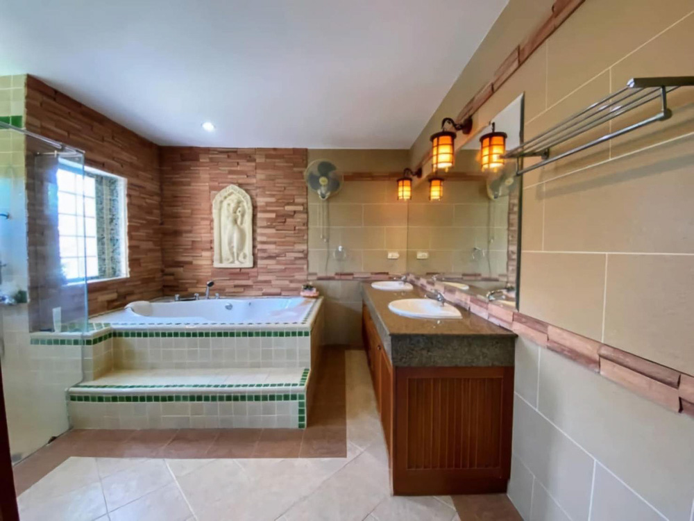 EP0031 | Grand Estate for Sale in Paradise Villa 2, East Pattaya
