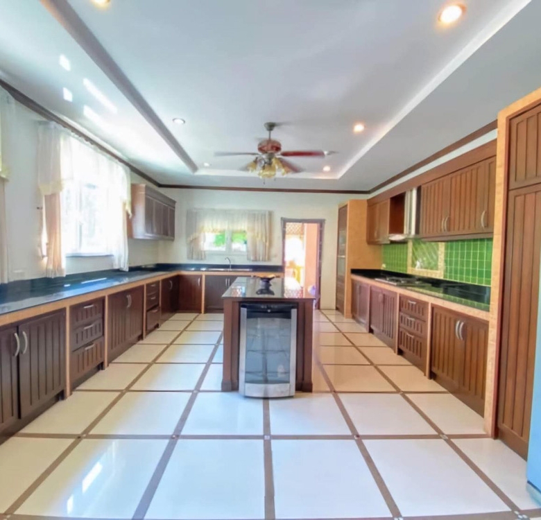 EP0031 | Grand Estate for Sale in Paradise Villa 2, East Pattaya