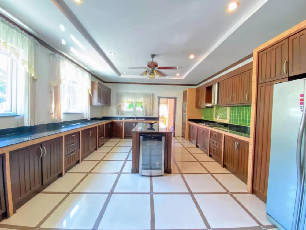 EP0031 | Grand Estate for Sale in Paradise Villa 2, East Pattaya
