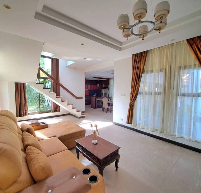 EP0029 | Grand Villa for Sale in Phu Tara Village, East Pattaya