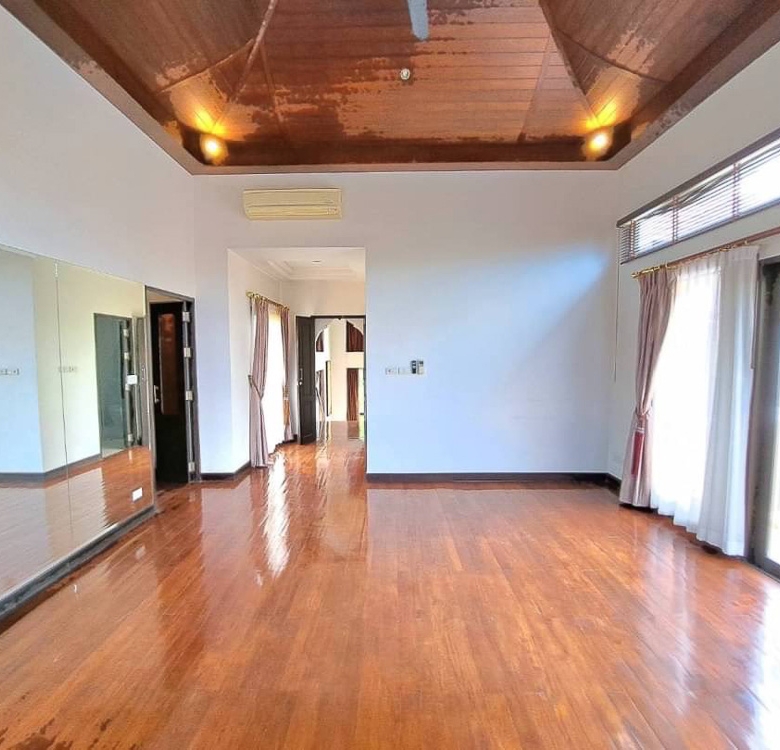EP0029 | Grand Villa for Sale in Phu Tara Village, East Pattaya