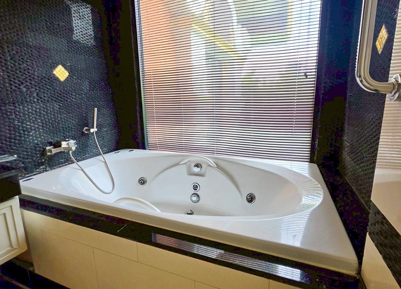NP011 | Hotel for Rent Pattaya | Prime Location Opposite Terminal 21