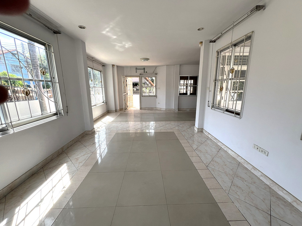 EP0024 | House for Sale in East Pattaya – Just 3 Mins to the Beach