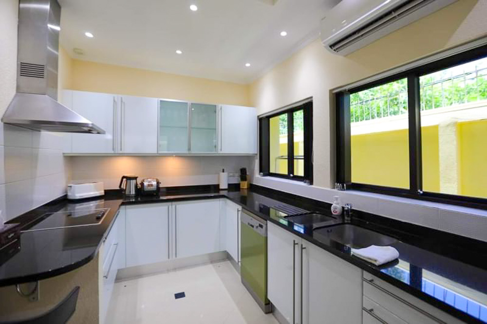 Luxury 3-BR Private Pool Villa-10 EP0046 | Luxury 3-BR Private Pool Villa for Sale in Jomtien, Pattaya