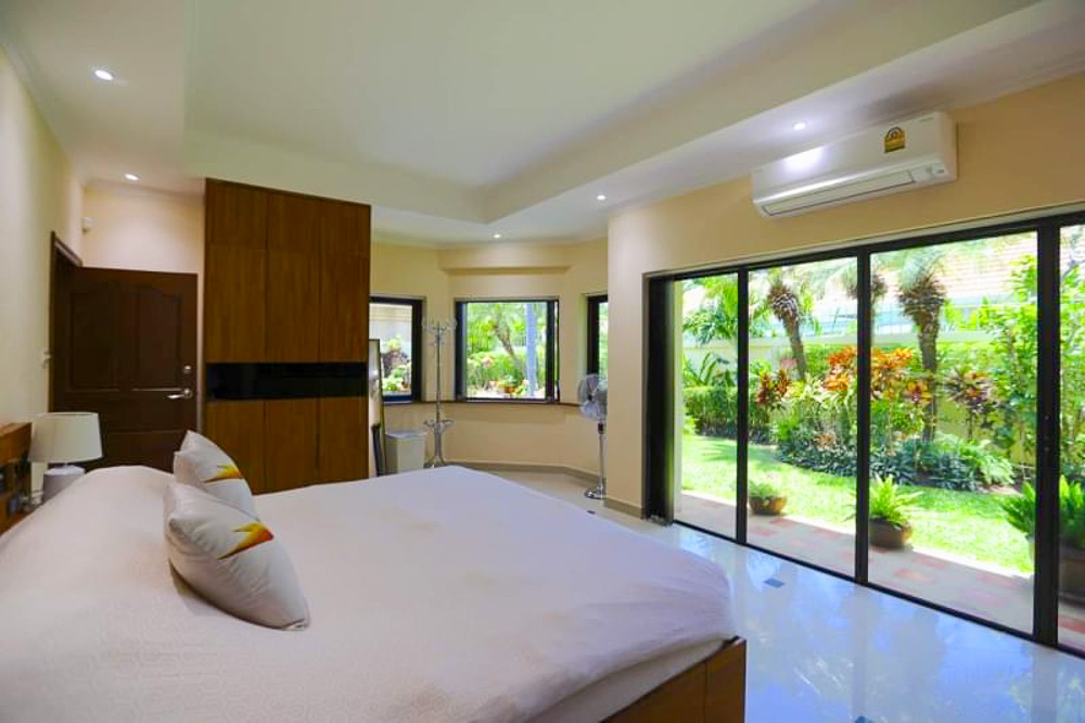 Luxury 3-BR Private Pool Villa-13 EP0046 | Luxury 3-BR Private Pool Villa for Sale in Jomtien, Pattaya