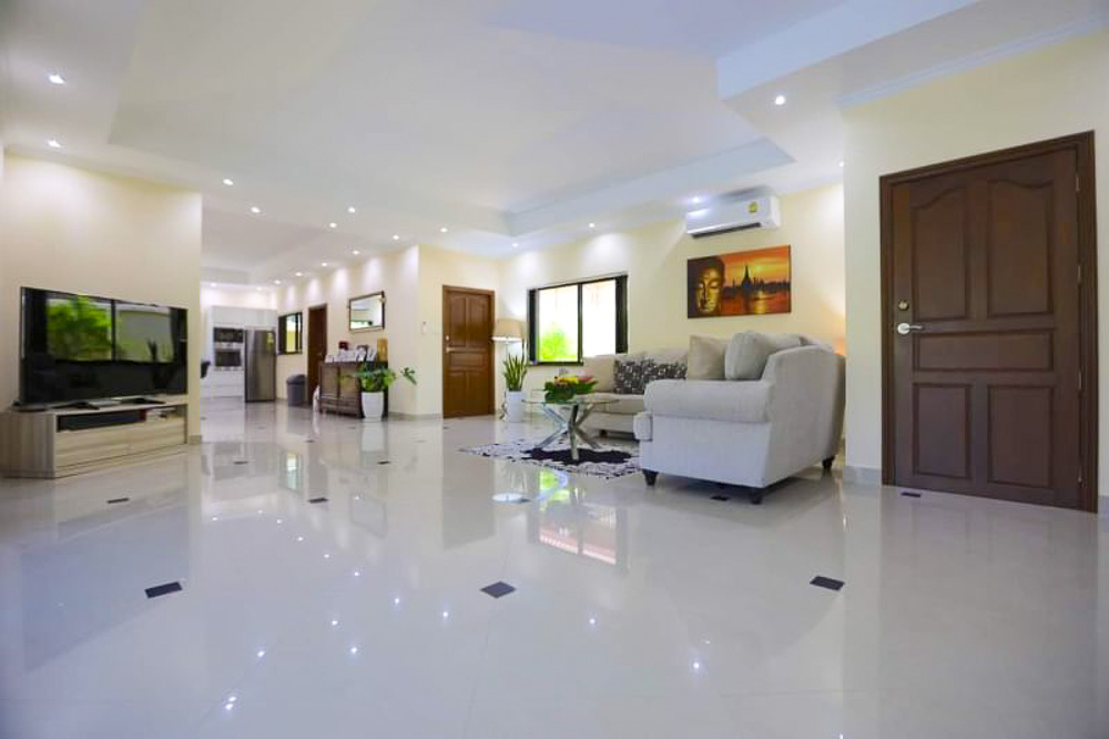 Luxury 3-BR Private Pool Villa-3 EP0046 | Luxury 3-BR Private Pool Villa for Sale in Jomtien, Pattaya