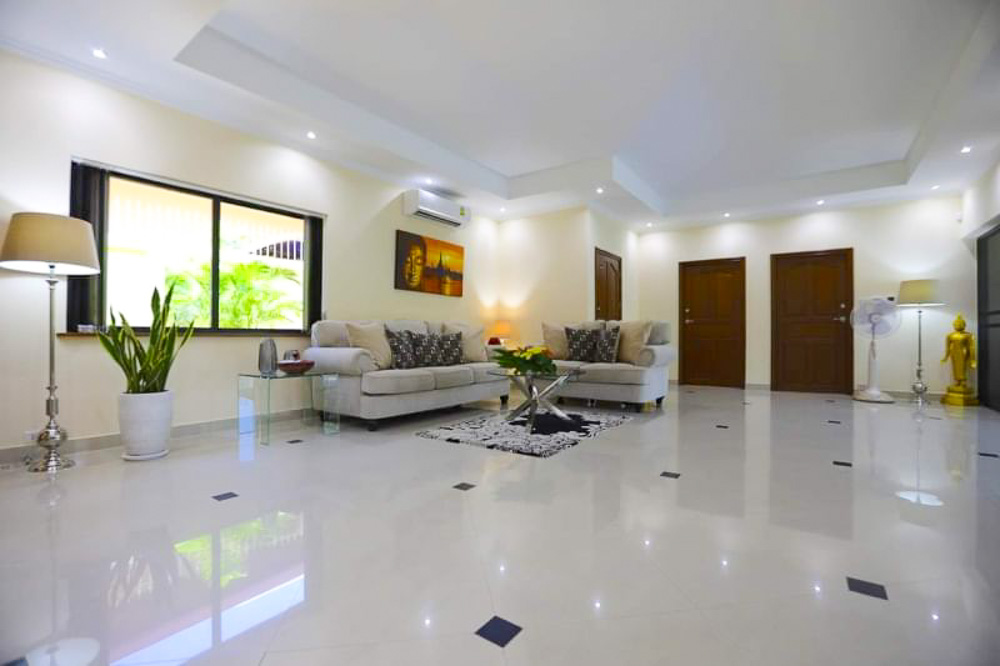 Luxury 3-BR Private Pool Villa-4 EP0046 | Luxury 3-BR Private Pool Villa for Sale in Jomtien, Pattaya