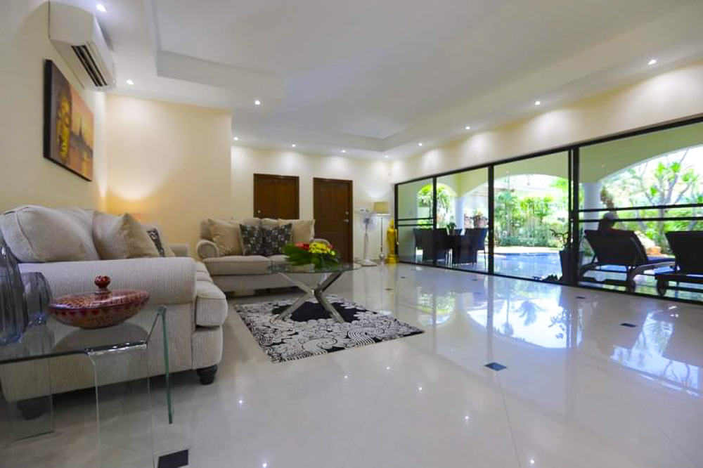 Luxury 3-BR Private Pool Villa-7 EP0046 | Luxury 3-BR Private Pool Villa for Sale in Jomtien, Pattaya