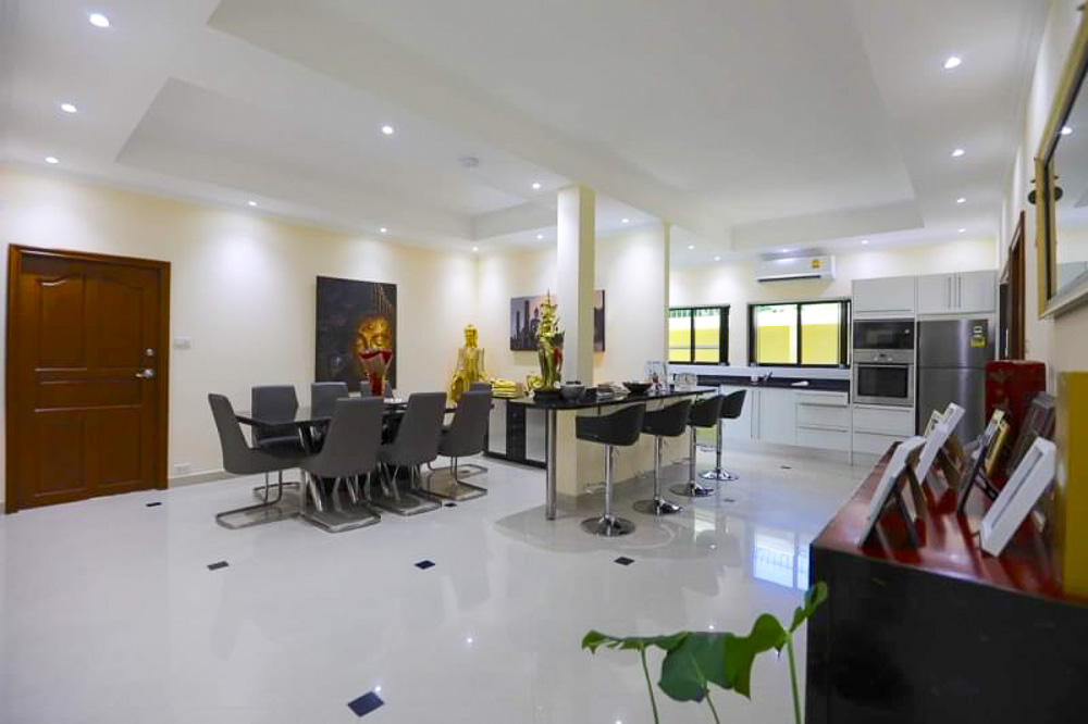 Luxury 3-BR Private Pool Villa-8 EP0046 | Luxury 3-BR Private Pool Villa for Sale in Jomtien, Pattaya