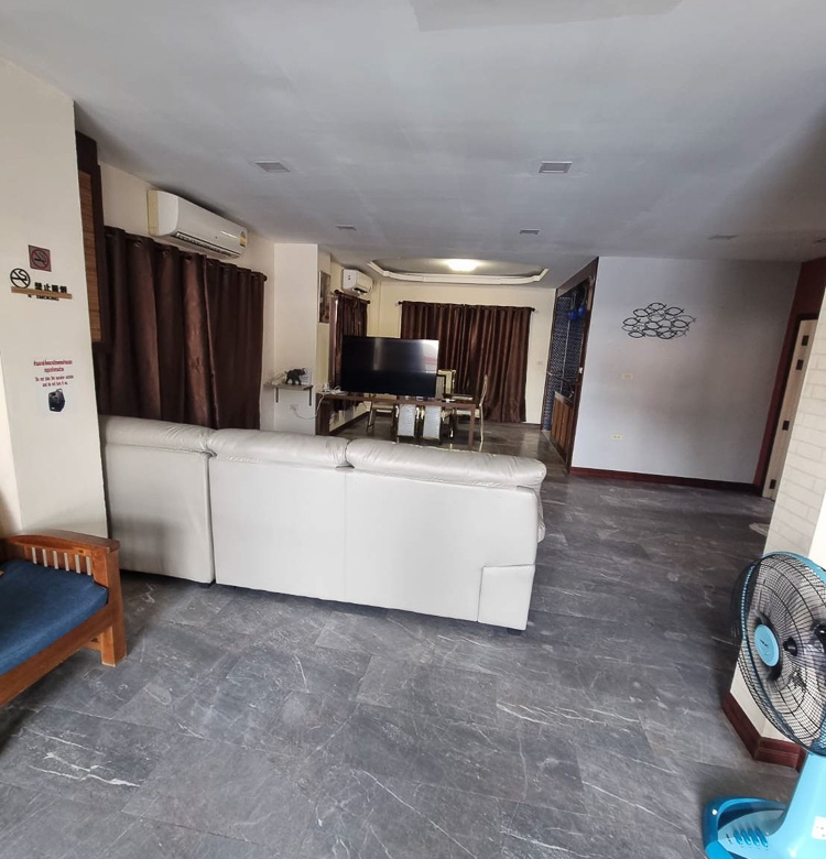 EP0026 | Executive Residence for Sale in Central Pattaya Zone