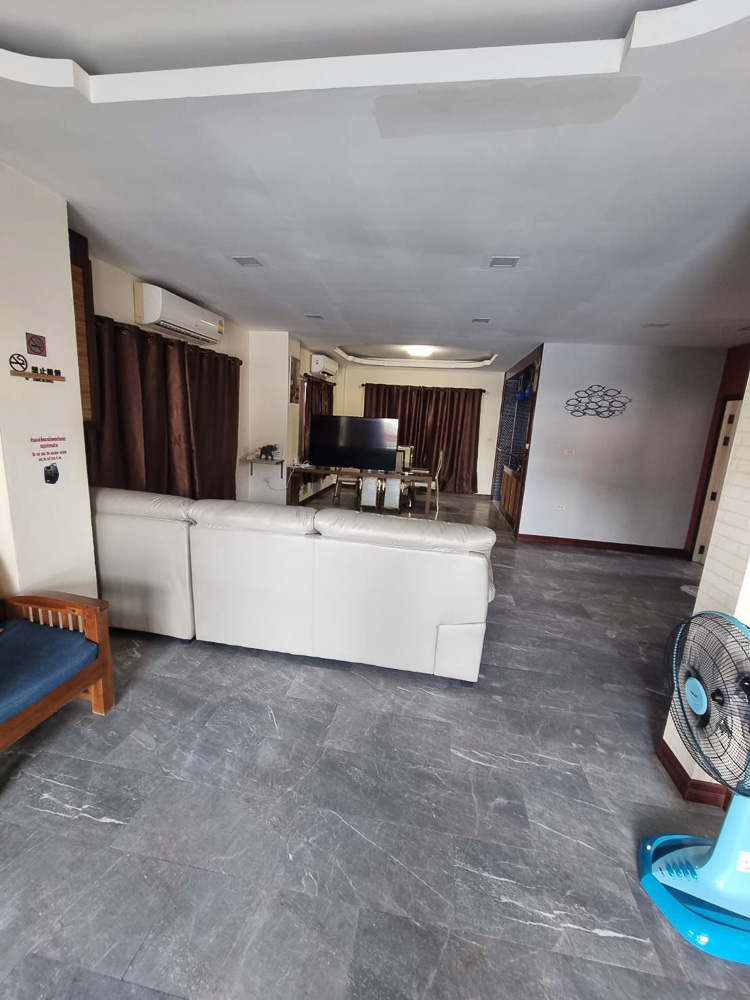 EP0026 | Executive Residence for Sale in Central Pattaya Zone