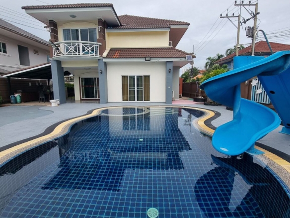 EP0026 | Executive Residence for Sale in Central Pattaya Zone