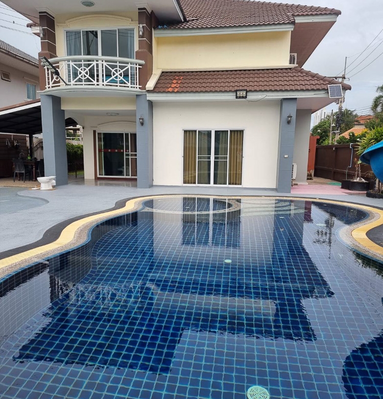 EP0026 | Executive Residence for Sale in Central Pattaya Zone