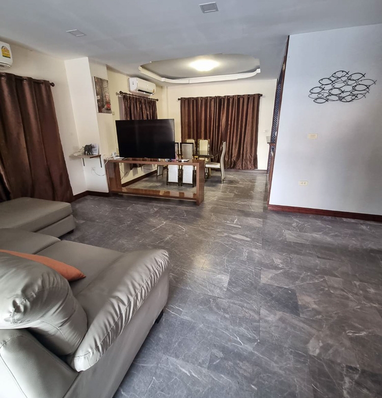 EP0026 | Executive Residence for Sale in Central Pattaya Zone