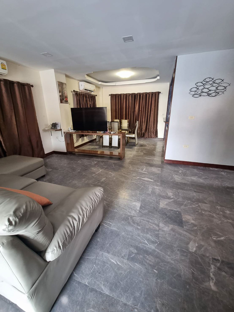 EP0026 | Executive Residence for Sale in Central Pattaya Zone