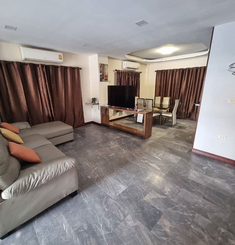 EP0026 | Executive Residence for Sale in Central Pattaya Zone