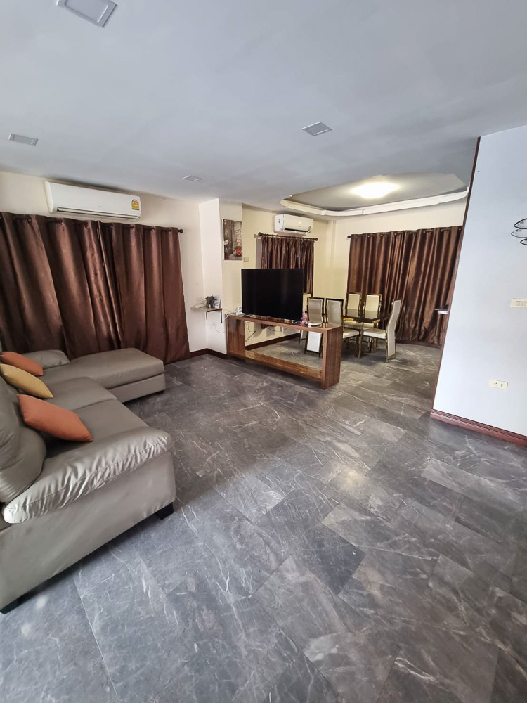 EP0026 | Executive Residence for Sale in Central Pattaya Zone
