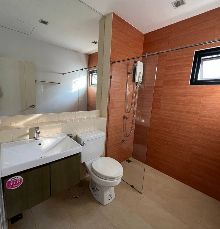EP0018 | Modern Villa for Sale in Pattaya – Close to MIS