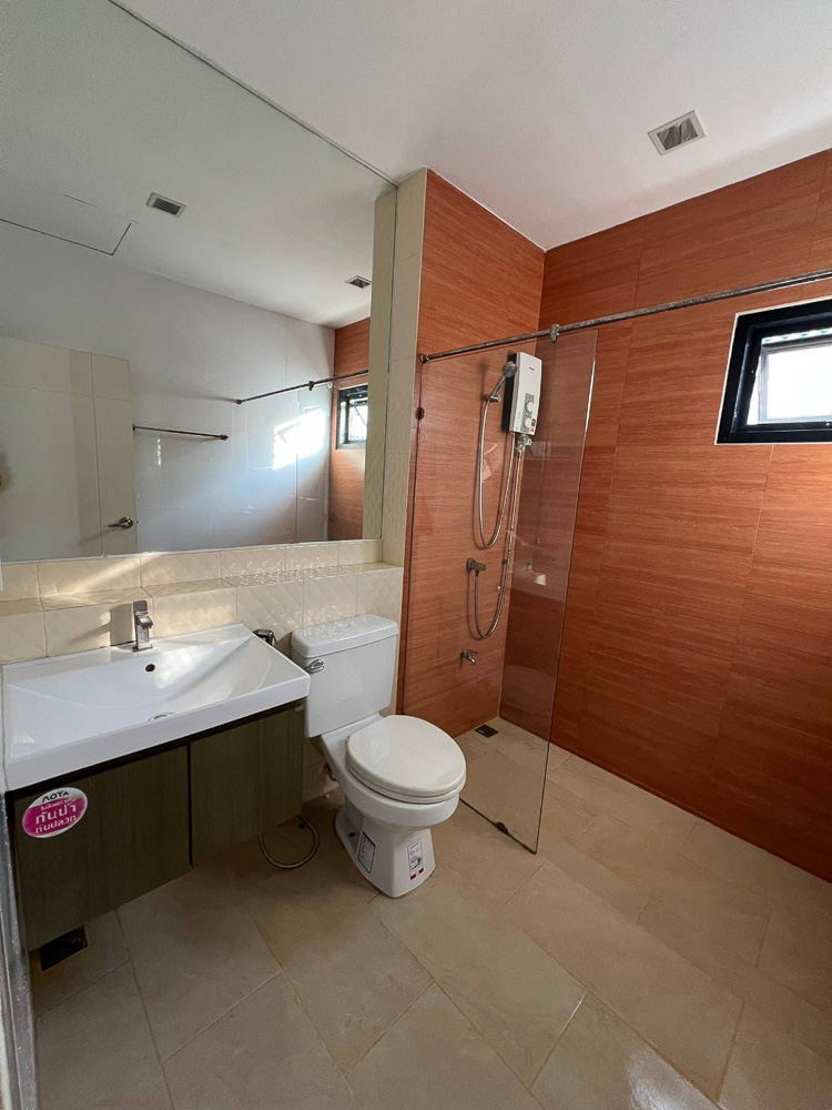 EP0018 | Modern Villa for Sale in Pattaya – Close to MIS