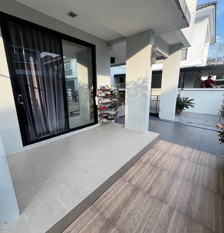 EP0018 | Modern Villa for Sale in Pattaya – Close to MIS