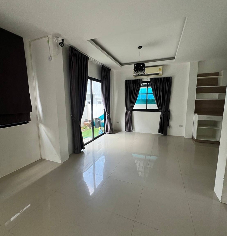 EP0018 | Modern Villa for Sale in Pattaya – Close to MIS