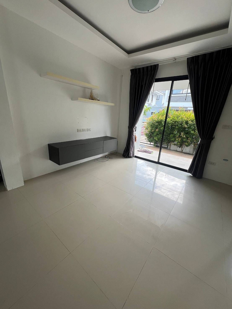 EP0018 | Modern Villa for Sale in Pattaya – Close to MIS