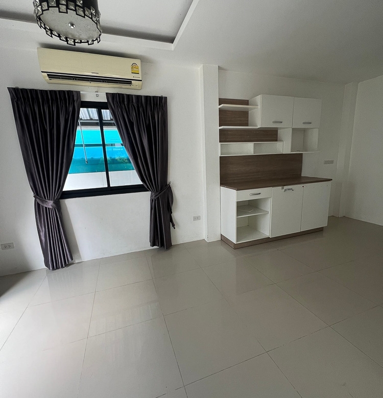 EP0018 | Modern Villa for Sale in Pattaya – Close to MIS