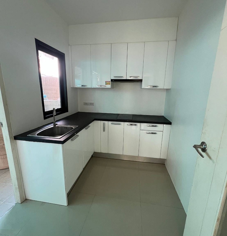 EP0018 | Modern Villa for Sale in Pattaya – Close to MIS
