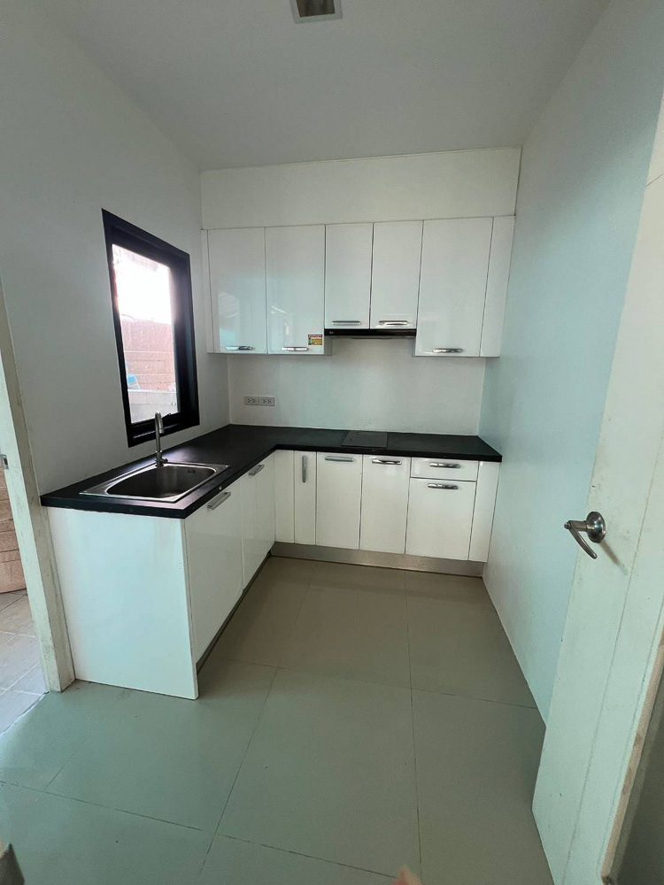 EP0018 | Modern Villa for Sale in Pattaya – Close to MIS
